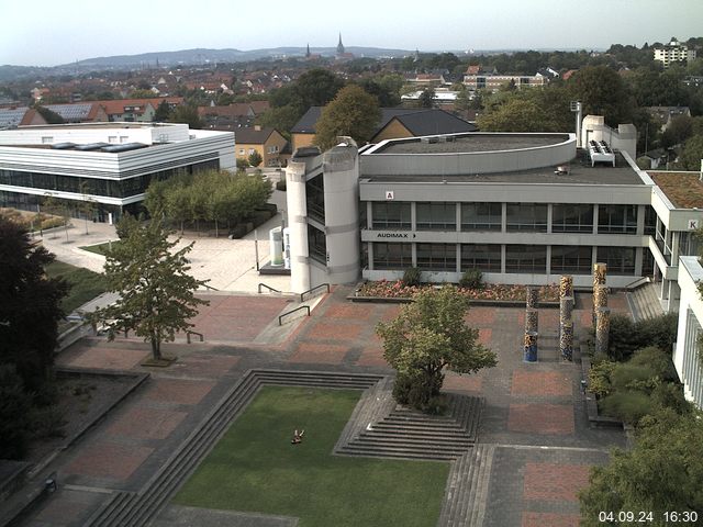 Foto der Webcam: Verwaltungsgebäude, Innenhof mit Audimax, Hörsaal-Gebäude 1