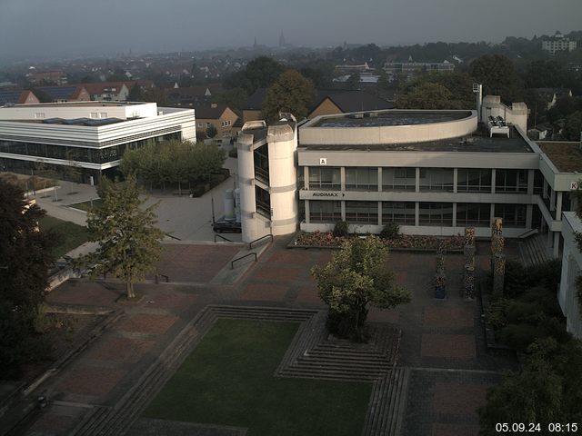 Foto der Webcam: Verwaltungsgebäude, Innenhof mit Audimax, Hörsaal-Gebäude 1