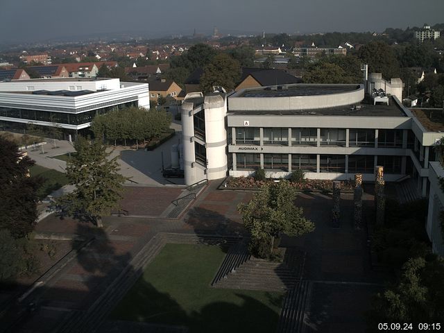 Foto der Webcam: Verwaltungsgebäude, Innenhof mit Audimax, Hörsaal-Gebäude 1