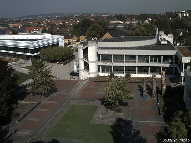 Foto der Webcam: Verwaltungsgebäude, Innenhof mit Audimax, Hörsaal-Gebäude 1