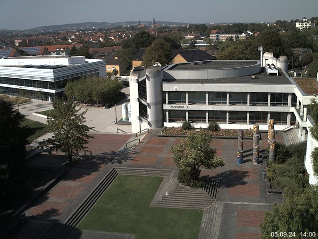 Foto der Webcam: Verwaltungsgebäude, Innenhof mit Audimax, Hörsaal-Gebäude 1