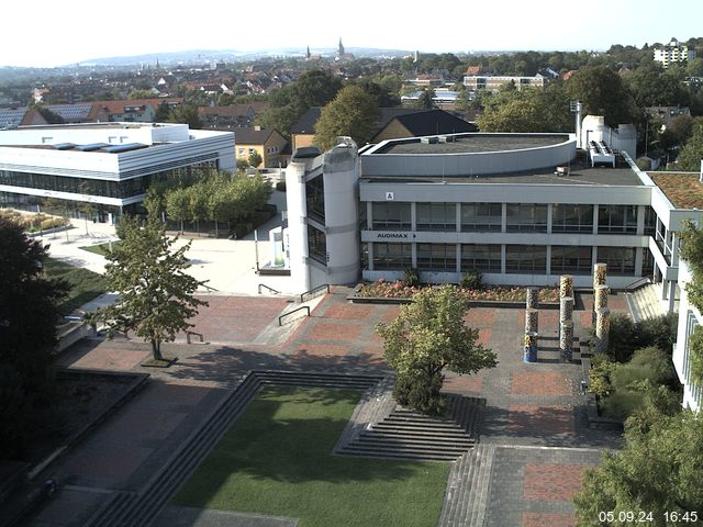 Foto der Webcam: Verwaltungsgebäude, Innenhof mit Audimax, Hörsaal-Gebäude 1