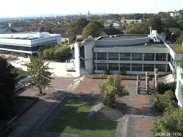 Foto der Webcam: Verwaltungsgebäude, Innenhof mit Audimax, Hörsaal-Gebäude 1