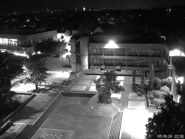 Foto der Webcam: Verwaltungsgebäude, Innenhof mit Audimax, Hörsaal-Gebäude 1