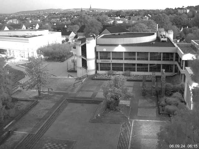 Foto der Webcam: Verwaltungsgebäude, Innenhof mit Audimax, Hörsaal-Gebäude 1