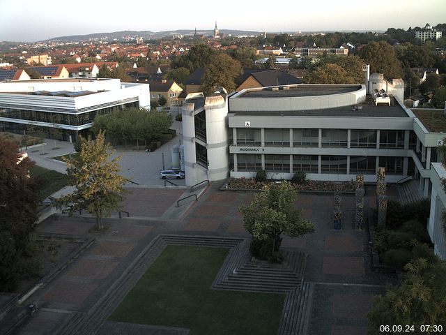 Foto der Webcam: Verwaltungsgebäude, Innenhof mit Audimax, Hörsaal-Gebäude 1