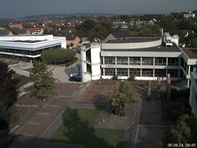 Foto der Webcam: Verwaltungsgebäude, Innenhof mit Audimax, Hörsaal-Gebäude 1