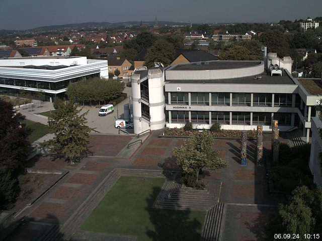 Foto der Webcam: Verwaltungsgebäude, Innenhof mit Audimax, Hörsaal-Gebäude 1