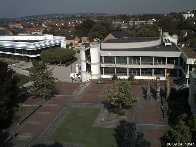 Foto der Webcam: Verwaltungsgebäude, Innenhof mit Audimax, Hörsaal-Gebäude 1