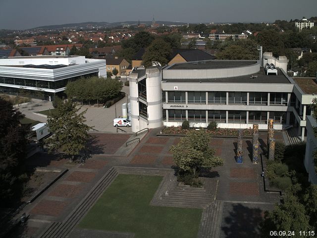 Foto der Webcam: Verwaltungsgebäude, Innenhof mit Audimax, Hörsaal-Gebäude 1