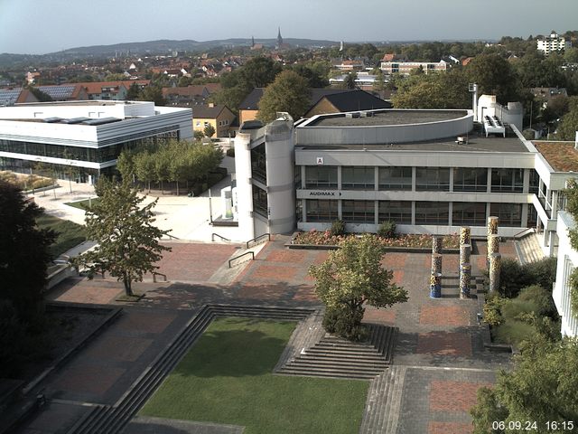 Foto der Webcam: Verwaltungsgebäude, Innenhof mit Audimax, Hörsaal-Gebäude 1