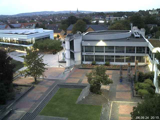 Foto der Webcam: Verwaltungsgebäude, Innenhof mit Audimax, Hörsaal-Gebäude 1