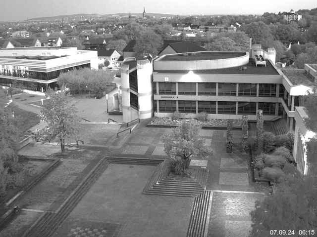 Foto der Webcam: Verwaltungsgebäude, Innenhof mit Audimax, Hörsaal-Gebäude 1