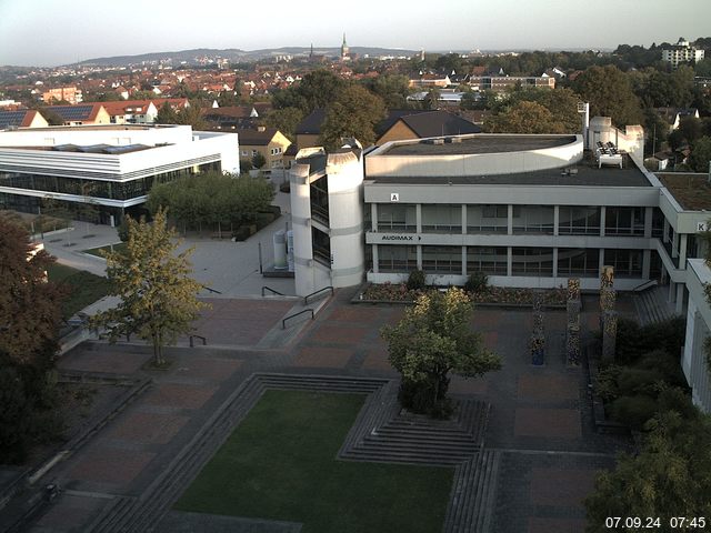 Foto der Webcam: Verwaltungsgebäude, Innenhof mit Audimax, Hörsaal-Gebäude 1