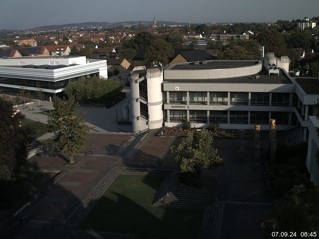 Foto der Webcam: Verwaltungsgebäude, Innenhof mit Audimax, Hörsaal-Gebäude 1