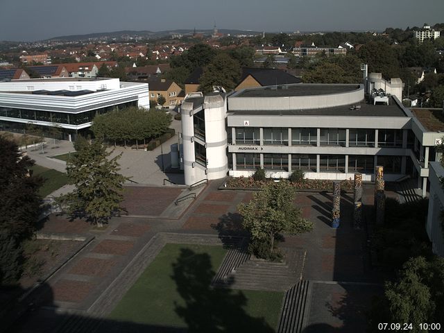 Foto der Webcam: Verwaltungsgebäude, Innenhof mit Audimax, Hörsaal-Gebäude 1