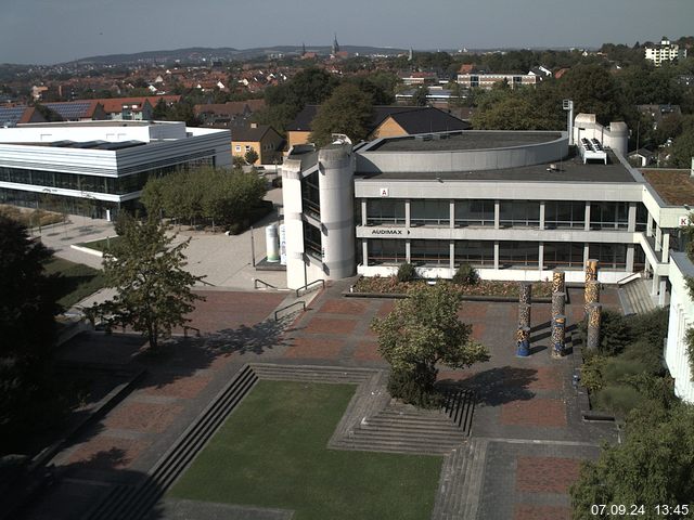 Foto der Webcam: Verwaltungsgebäude, Innenhof mit Audimax, Hörsaal-Gebäude 1