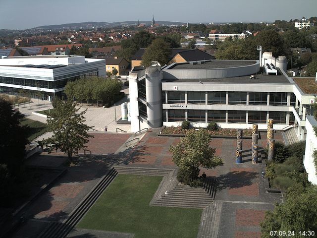 Foto der Webcam: Verwaltungsgebäude, Innenhof mit Audimax, Hörsaal-Gebäude 1