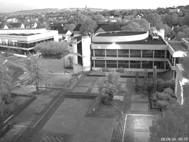 Foto der Webcam: Verwaltungsgebäude, Innenhof mit Audimax, Hörsaal-Gebäude 1