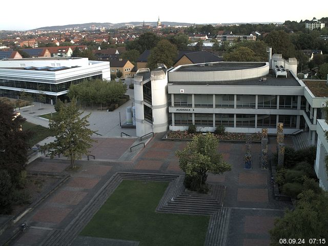 Foto der Webcam: Verwaltungsgebäude, Innenhof mit Audimax, Hörsaal-Gebäude 1