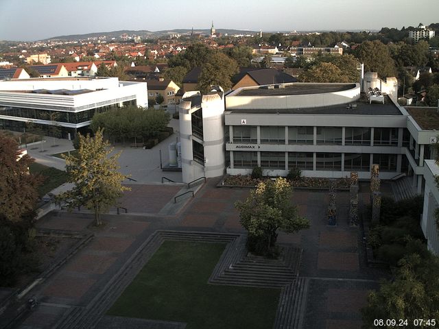 Foto der Webcam: Verwaltungsgebäude, Innenhof mit Audimax, Hörsaal-Gebäude 1