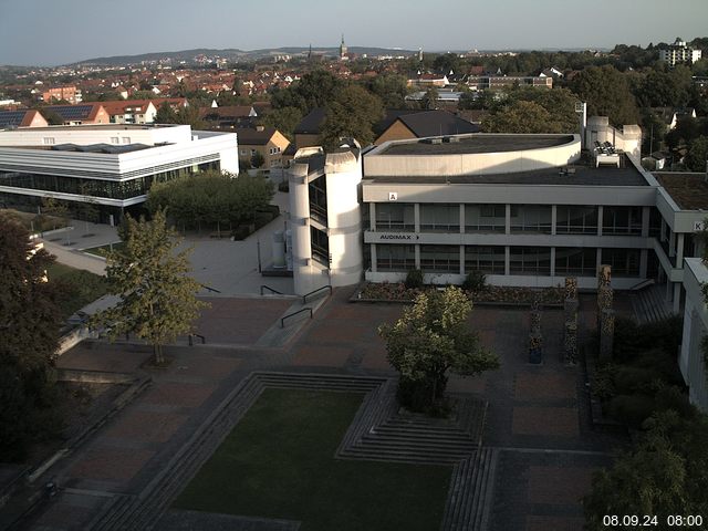 Foto der Webcam: Verwaltungsgebäude, Innenhof mit Audimax, Hörsaal-Gebäude 1