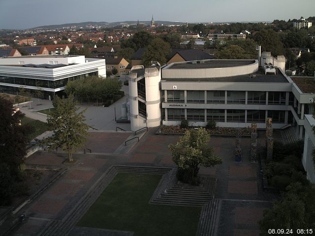 Foto der Webcam: Verwaltungsgebäude, Innenhof mit Audimax, Hörsaal-Gebäude 1