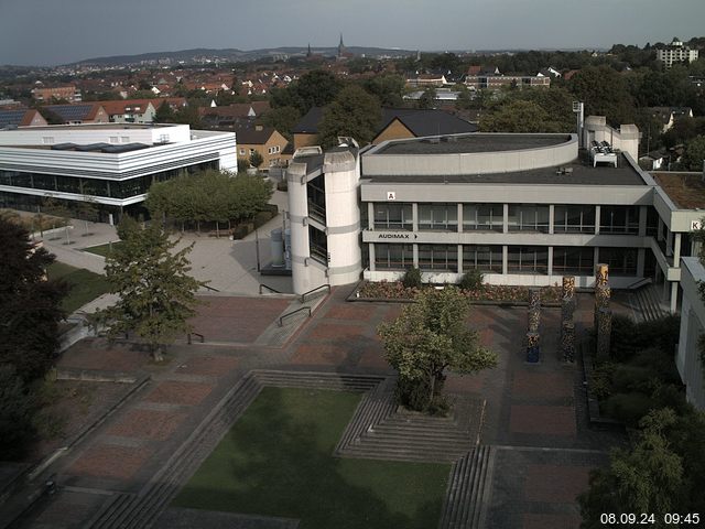 Foto der Webcam: Verwaltungsgebäude, Innenhof mit Audimax, Hörsaal-Gebäude 1