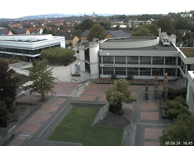 Foto der Webcam: Verwaltungsgebäude, Innenhof mit Audimax, Hörsaal-Gebäude 1