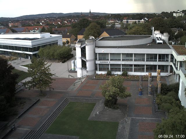 Foto der Webcam: Verwaltungsgebäude, Innenhof mit Audimax, Hörsaal-Gebäude 1