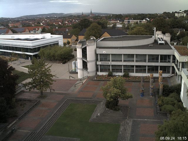 Foto der Webcam: Verwaltungsgebäude, Innenhof mit Audimax, Hörsaal-Gebäude 1