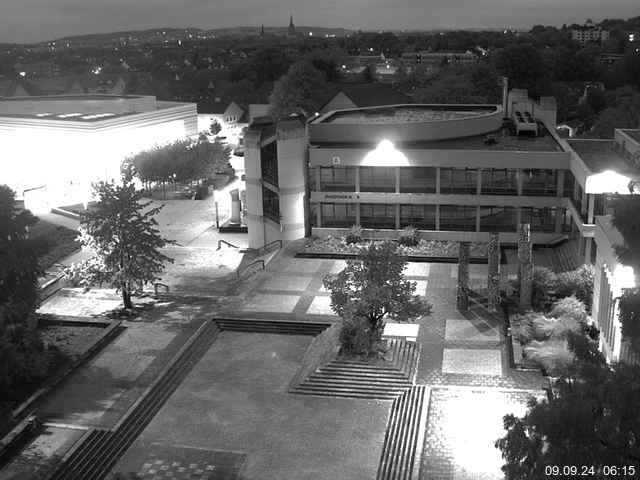 Foto der Webcam: Verwaltungsgebäude, Innenhof mit Audimax, Hörsaal-Gebäude 1