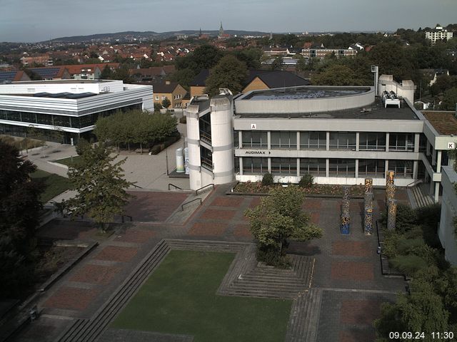 Foto der Webcam: Verwaltungsgebäude, Innenhof mit Audimax, Hörsaal-Gebäude 1