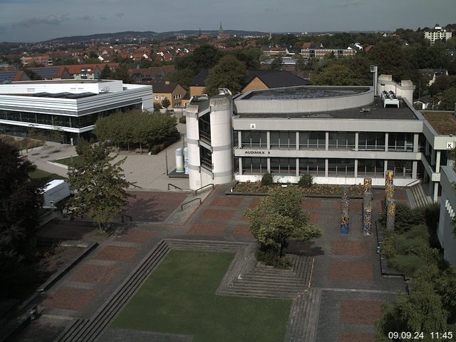 Foto der Webcam: Verwaltungsgebäude, Innenhof mit Audimax, Hörsaal-Gebäude 1