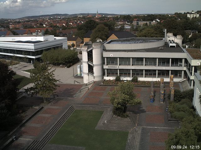 Foto der Webcam: Verwaltungsgebäude, Innenhof mit Audimax, Hörsaal-Gebäude 1