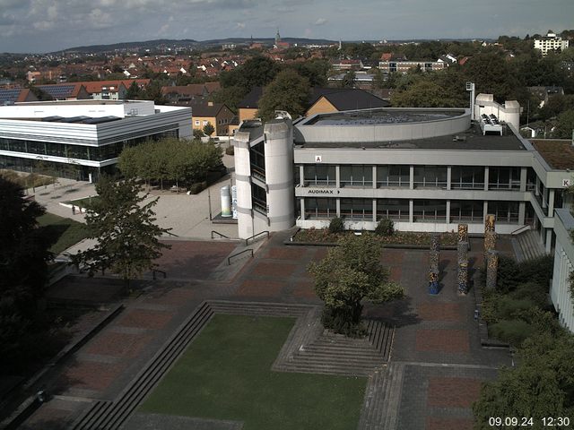 Foto der Webcam: Verwaltungsgebäude, Innenhof mit Audimax, Hörsaal-Gebäude 1