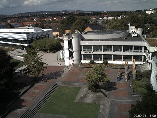 Foto der Webcam: Verwaltungsgebäude, Innenhof mit Audimax, Hörsaal-Gebäude 1