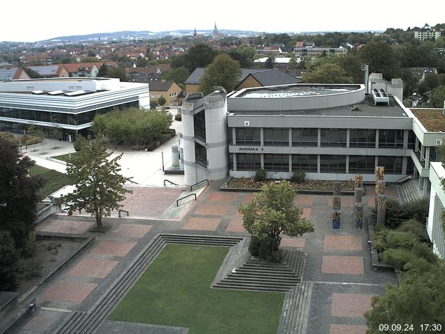 Foto der Webcam: Verwaltungsgebäude, Innenhof mit Audimax, Hörsaal-Gebäude 1