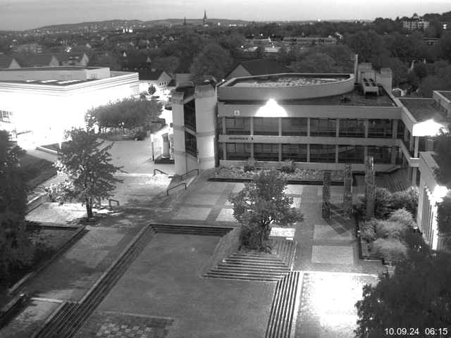 Foto der Webcam: Verwaltungsgebäude, Innenhof mit Audimax, Hörsaal-Gebäude 1