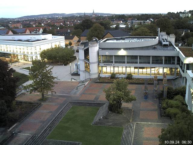 Foto der Webcam: Verwaltungsgebäude, Innenhof mit Audimax, Hörsaal-Gebäude 1