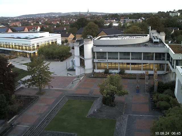 Foto der Webcam: Verwaltungsgebäude, Innenhof mit Audimax, Hörsaal-Gebäude 1