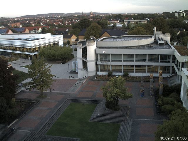 Foto der Webcam: Verwaltungsgebäude, Innenhof mit Audimax, Hörsaal-Gebäude 1