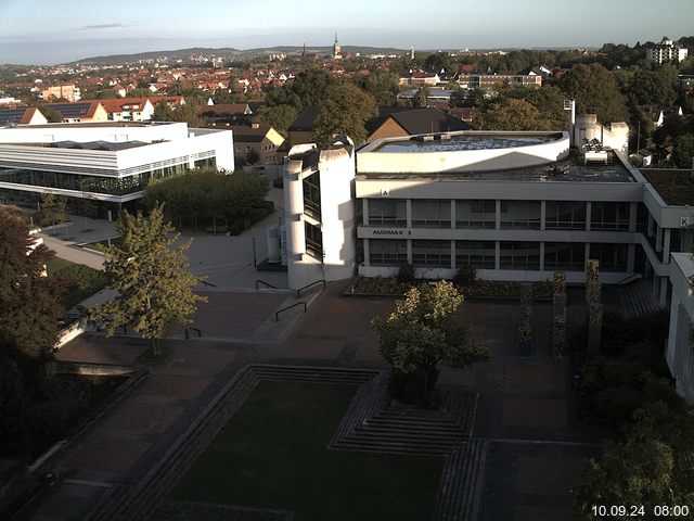 Foto der Webcam: Verwaltungsgebäude, Innenhof mit Audimax, Hörsaal-Gebäude 1