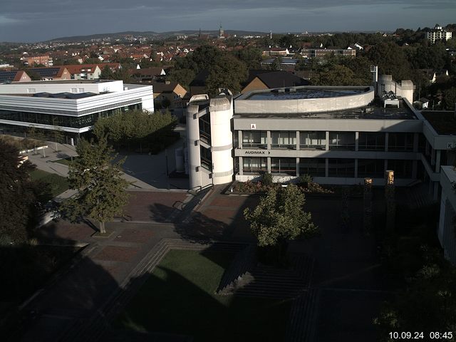 Foto der Webcam: Verwaltungsgebäude, Innenhof mit Audimax, Hörsaal-Gebäude 1