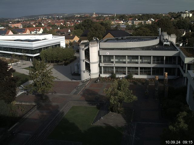 Foto der Webcam: Verwaltungsgebäude, Innenhof mit Audimax, Hörsaal-Gebäude 1