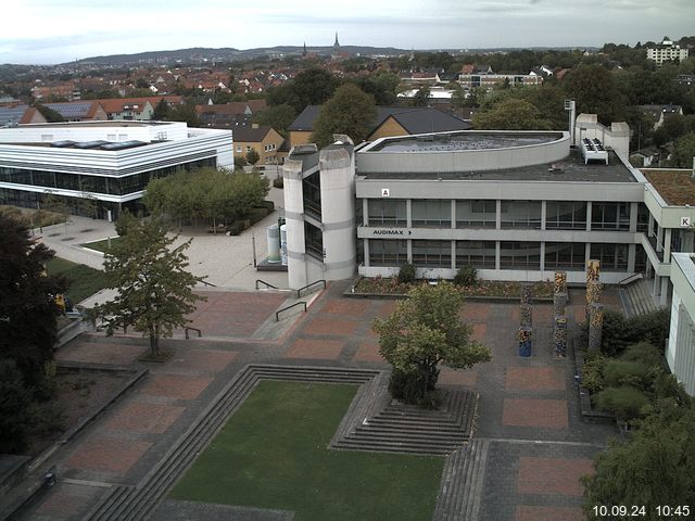 Foto der Webcam: Verwaltungsgebäude, Innenhof mit Audimax, Hörsaal-Gebäude 1