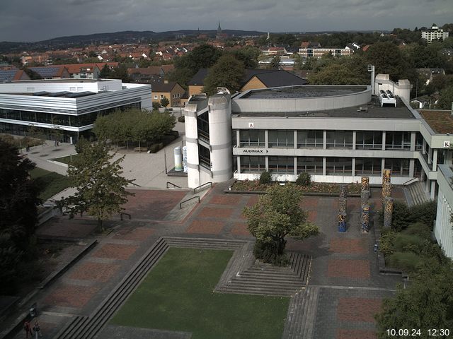 Foto der Webcam: Verwaltungsgebäude, Innenhof mit Audimax, Hörsaal-Gebäude 1