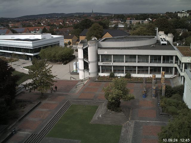 Foto der Webcam: Verwaltungsgebäude, Innenhof mit Audimax, Hörsaal-Gebäude 1