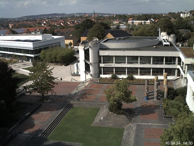 Foto der Webcam: Verwaltungsgebäude, Innenhof mit Audimax, Hörsaal-Gebäude 1