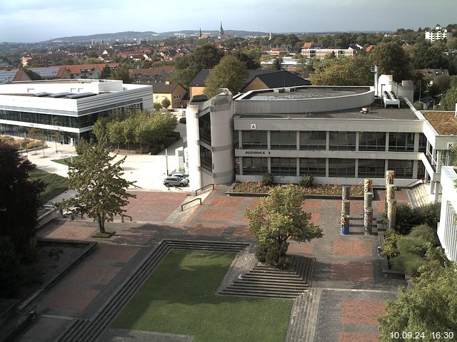 Foto der Webcam: Verwaltungsgebäude, Innenhof mit Audimax, Hörsaal-Gebäude 1